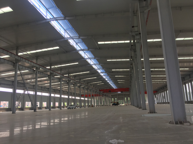 單跨車間帶天窗內(nèi)景 豎窗帶采光帶