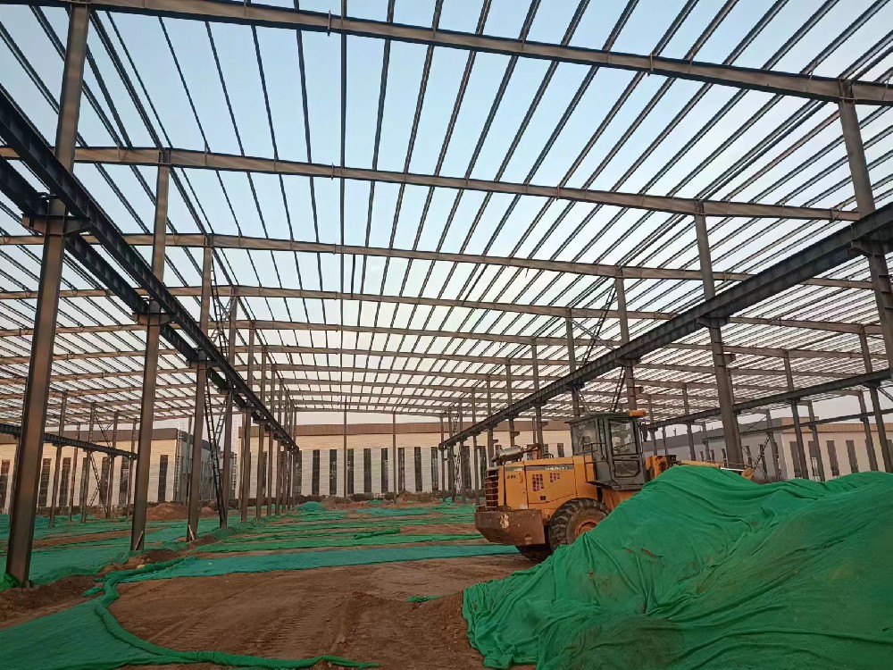 頂檁鋪完的鋼架