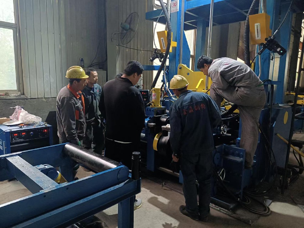 鋼結(jié)構(gòu)**金鼎鋼構(gòu)-組立龍門矯自動化焊接