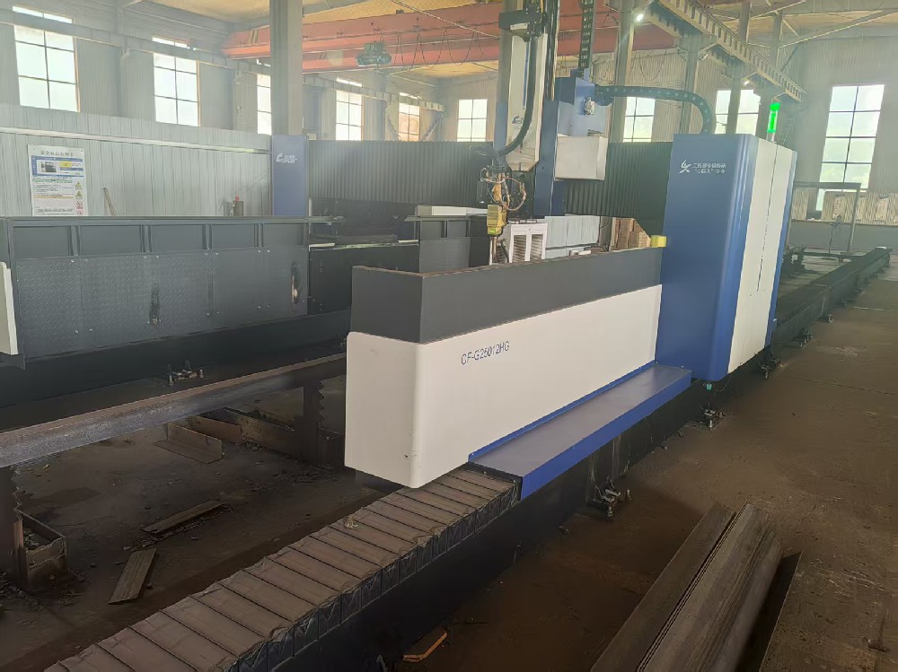 新設(shè)備-激光切割H型鋼機(jī)器人